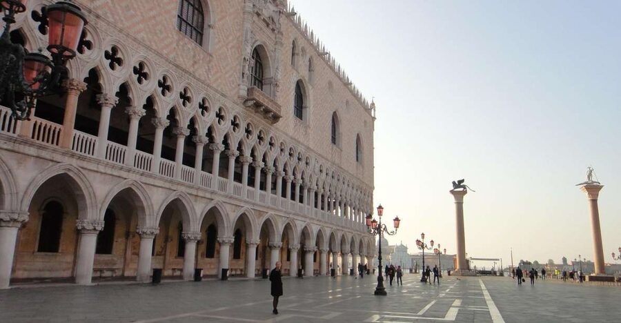Venice: Religion Walking Tour with Doge’s Palace Tickets - A Short Walk to St Mark’s: Meeting Point and Tour Rhythm