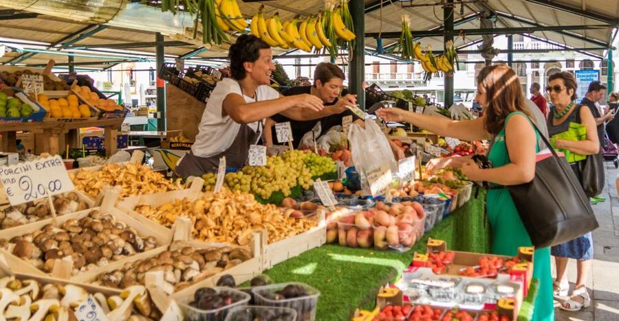 Venice: Rialto Market Food and Wine Lunchtime Tour - What the tour feels like in real time (not just on paper)