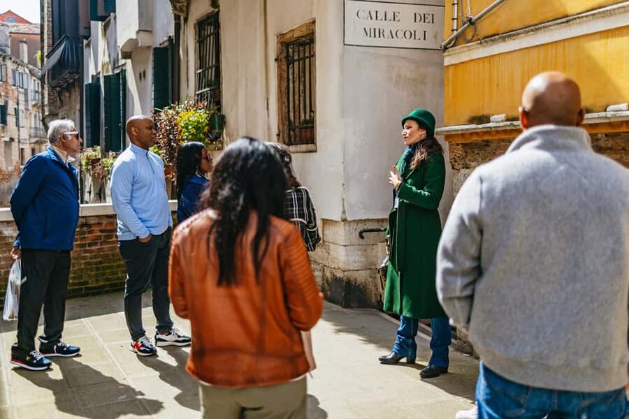 Venice: Rialto Market Food and Wine Lunchtime Tour - The cicchetti stop in an 18th-century osteria