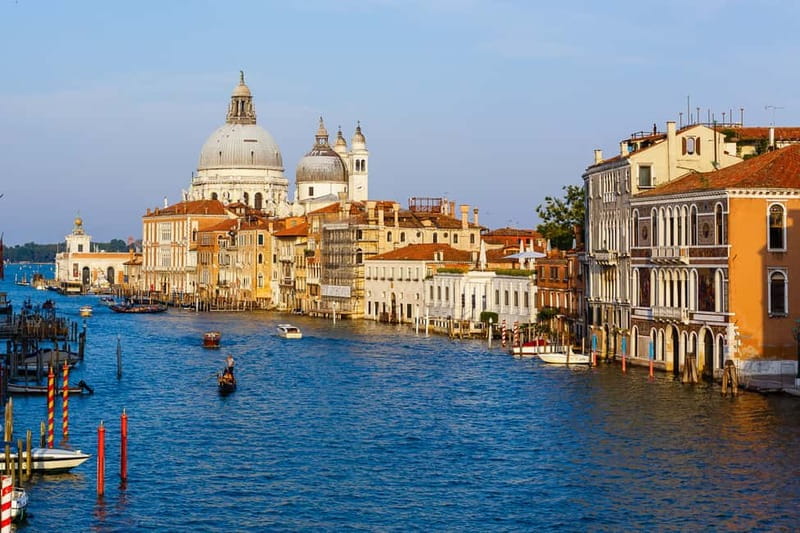 Venice: Romantic Shared Gondola Serenade on the Grand Canal - Why this shared serenade gondola works in Venice