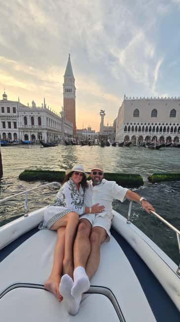 Venice: Romantic sunset cruise on the Venice lagoon - Languages, guide style, and what you can expect to hear