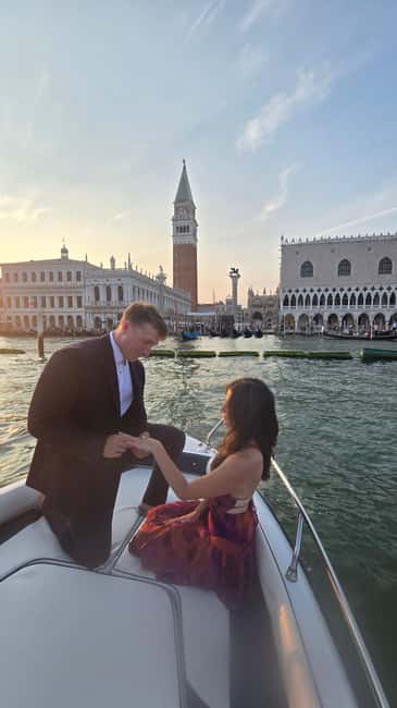 Venice: Romantic sunset cruise on the Venice lagoon - The sunset aperitif: a small add-on that changes the vibe