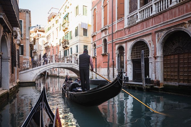 Venice's Icons: Basilica, Doge Palace, Rialto & Optional Gondola - Venice Gallery VR: a quick time jump that actually helps