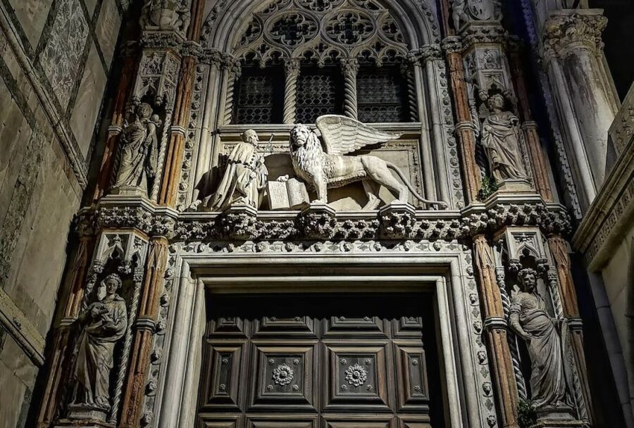 Venice: Saint Mark's Basilica Private Tour at Night - The mosaics and gold: reading St. Mark’s like a story