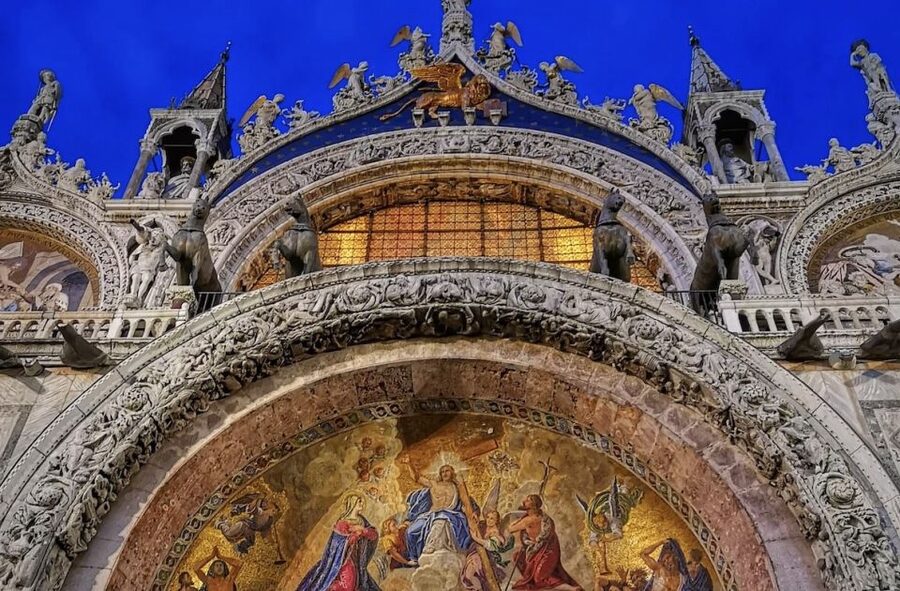 Venice: Saint Mark's Basilica Private Tour at Night - Meeting in St. Mark’s Square: the start of your timing game