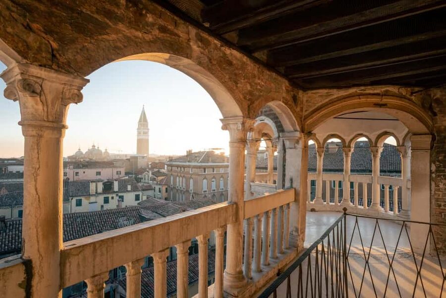 Venice: Scala Contarini del Bovolo Entry Ticket - What You See Inside: Two Palace Halls and Remaining Fresco Fragments