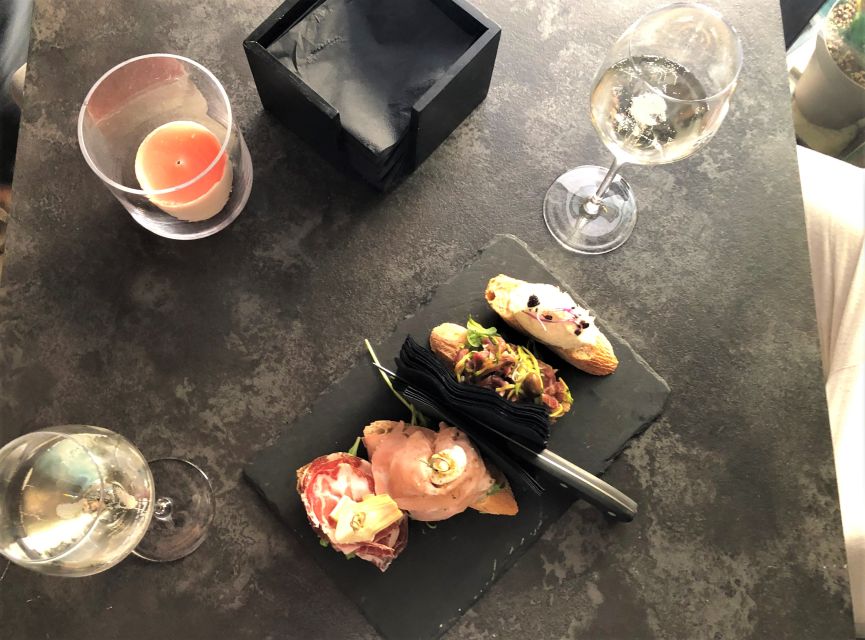 Venice Secret Food Tour - Meeting Teatro Italia: The Orange Umbrella Start