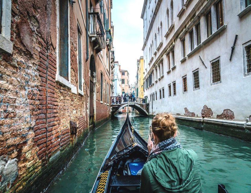 Venice: Shared Gondola Ride - Languages and communication: you’re seeing more than hearing
