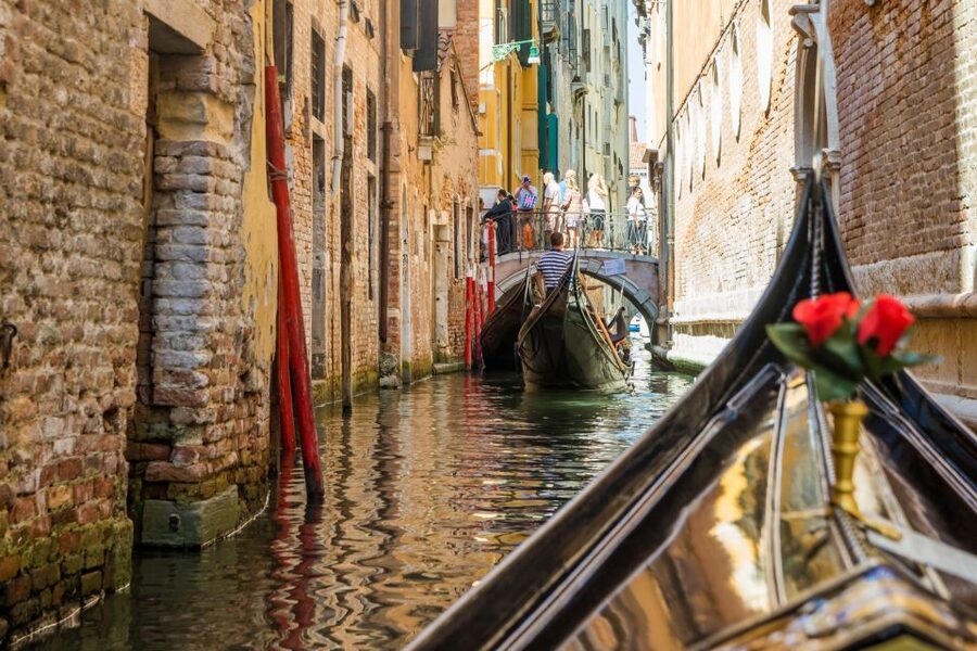 Venice: Shared Gondola Ride Across the Grand Canal - Back out toward the Grand Canal: why the second stretch matters