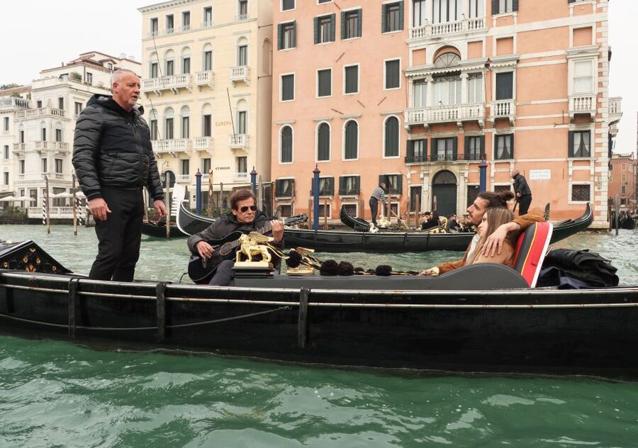 Venice: Shared Gondola Ride and Serenade - The Shared Gondola Setup: Who You Ride With and Why It Matters