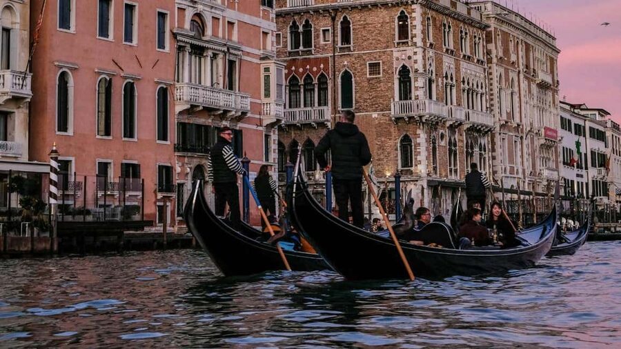 Venice: Shared Gondola Ride at Sunset - What 25 minutes in a gondola actually feels like