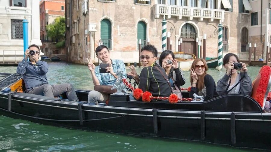 Venice: Shared Gondola Ride at Sunset - Weather, floods, and “no sunset” scenarios