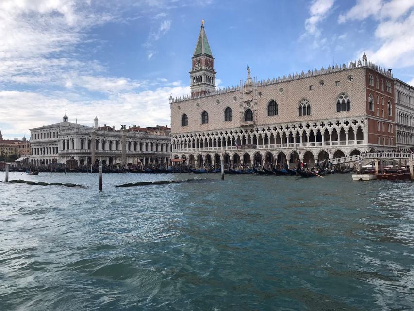 Venice: Sightseeing Tour with a Local expert - Finishing in St Mark’s Square: St Mark’s Basilica and the Doge’s Palace