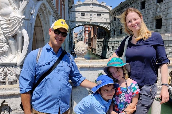 Venice Sightseeing Walking Tour for Kids and Families - Treasure hunts, iPad games, and prizes that keep kids listening