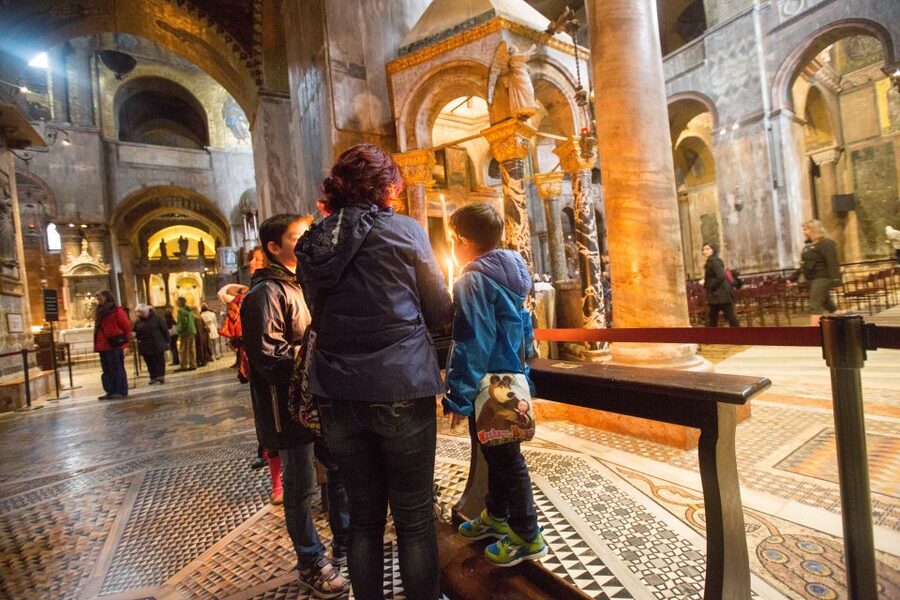 Venice: Skip-the-Line St. Mark's Basilica Tour - Group Size and Guide Style: What the Reviews Suggest You’ll Feel