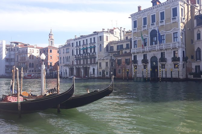 Venice Small Group Tour With Local Guide - Duration and pacing: 2 hours that feel like more