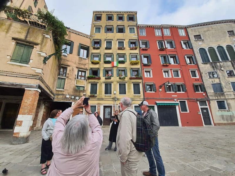 Venice: Small Group Walking Tour of Most-Famous Sites - Campo San Polo: a huge square that still feels like a real neighborhood
