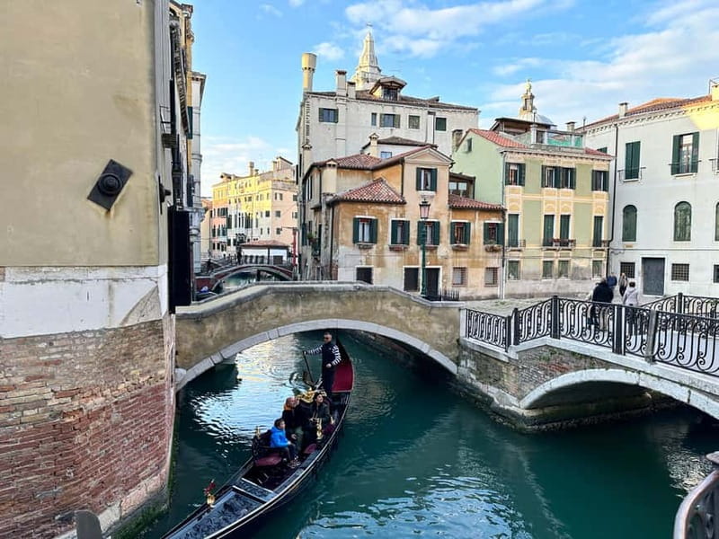 Venice: Small Group Walking Tour of Most-Famous Sites - Piazza San Marco: landing in the place everyone imagines