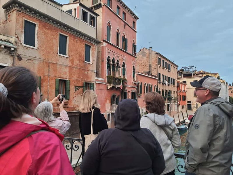 Venice: Small Group Walking Tour of Most-Famous Sites - Price and value: why $29 can work in Venice (if you like walking)