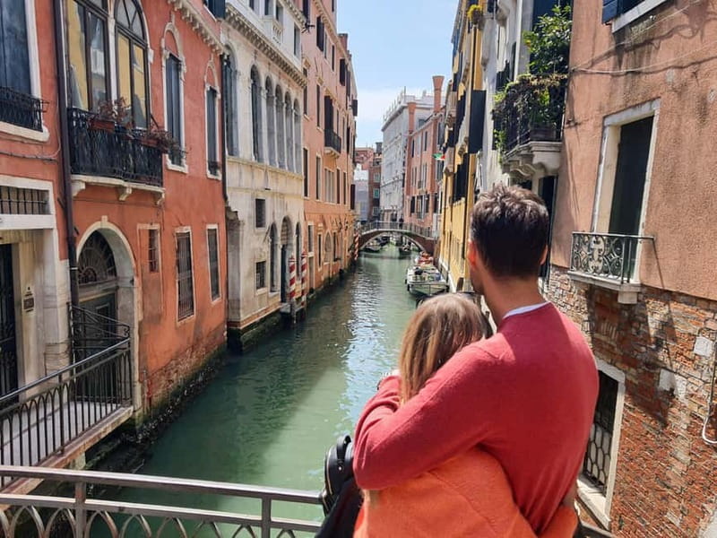 Venice: Small Group Walking Tour of Most-Famous Sites - Where you meet in Dorsoduro (and how not to miss the group)