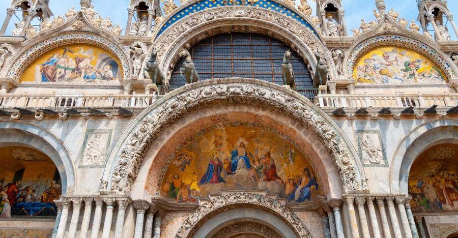 Venice: St. Mark's Basilica and Gondola Morning Tour - St. Mark’s meeting point: where the day actually starts