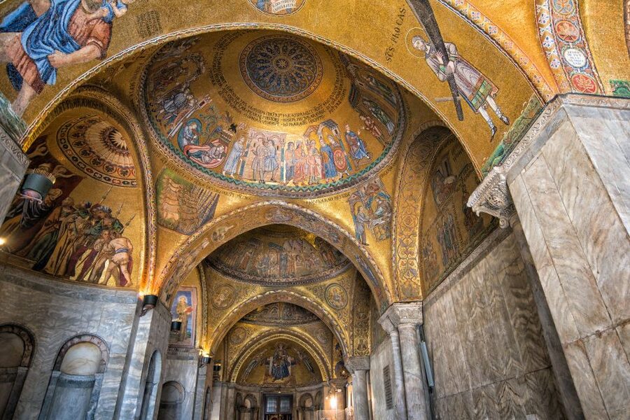 Venice: St. Mark's Basilica, Doge's Palace & Gondola Ride - Rialto Bridge to the Gondola: The Moment Venice Changes Mode