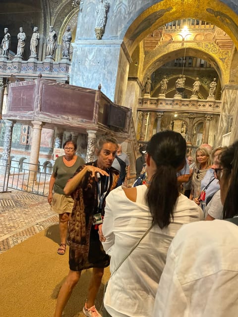 Venice: St. Mark's Basilica & Doge's Palace Tour with Ticket - St. Mark’s Square meeting point and how you’ll stay on track