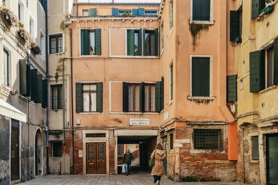 Venice: St. Mark's Basilica Guided Tour & Gondola Ride - Starting at Campo San Giacomo di Rialto: Why This Meeting Point Matters
