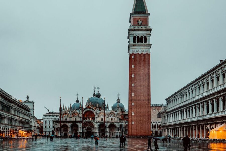 Venice: St. Mark's Basilica Skip-the-Line Entry & Audioguide - Do you want a live guide, or is audio enough?