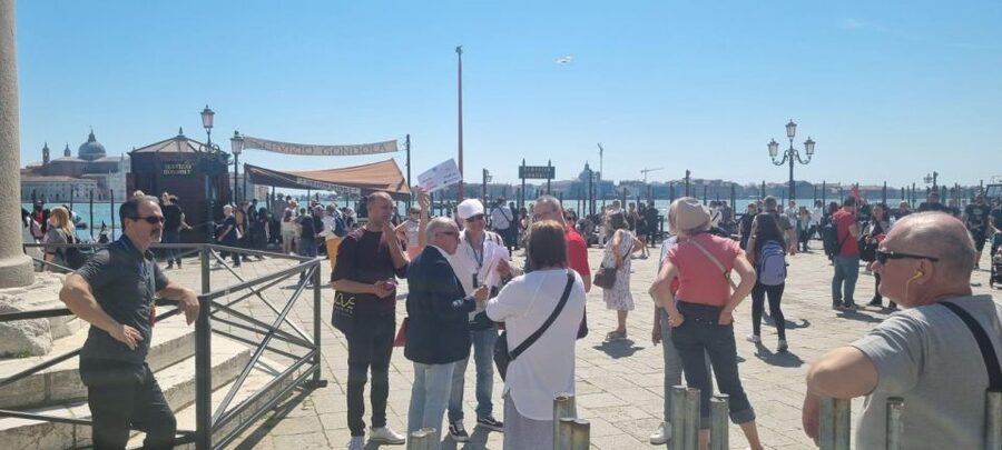 Venice: St. Mark's Basilica Tour with Doge's Palace Option - Group Size, Headsets, and Getting the Right Language