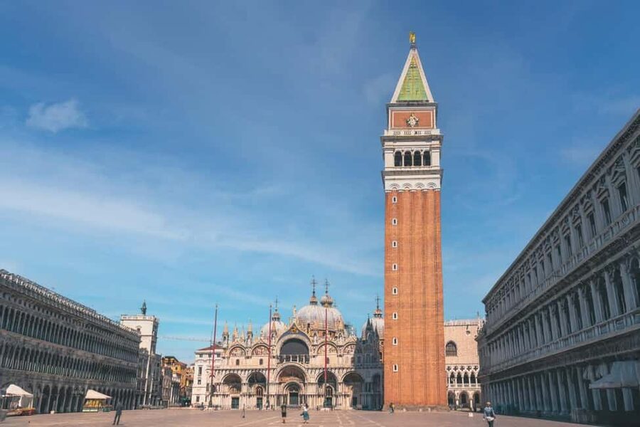 Venice: St. Mark's, Doge's Palace, Rialto, and Gondola Tour - The 30-minute shared gondola ride: worth it, even if it’s short