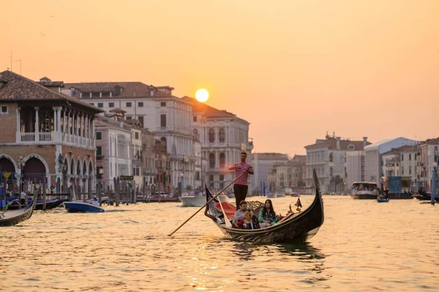 Venice: St. Mark's, Doge's Palace, Rialto, and Gondola Tour - St. Mark’s Square: the start point and the pace check