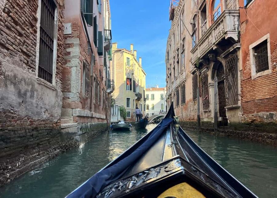 Venice: St Mark’s, Rialto & Instagrammable Gems Walking Tour - Church of Miracles (and the kind of corner you can’t fake)