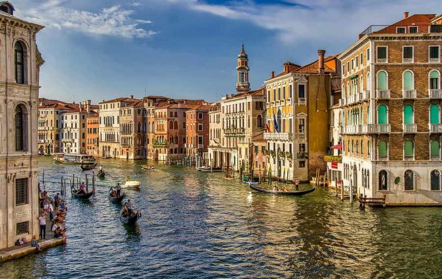 Venice: St. Mark’s Walking Tour & Gondola Traghetto Crossing - 36 stops that connect Venice’s power, art, and everyday life