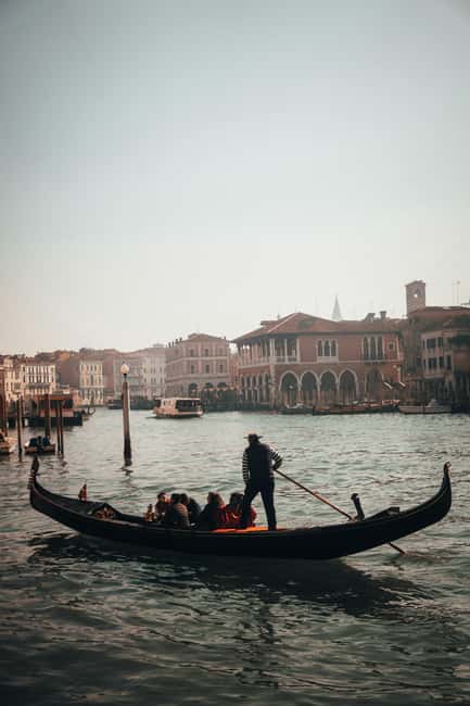 Venice: St. Mark’s Walking Tour & Gondola Traghetto Crossing - Who this tour suits best (and who might not enjoy it)