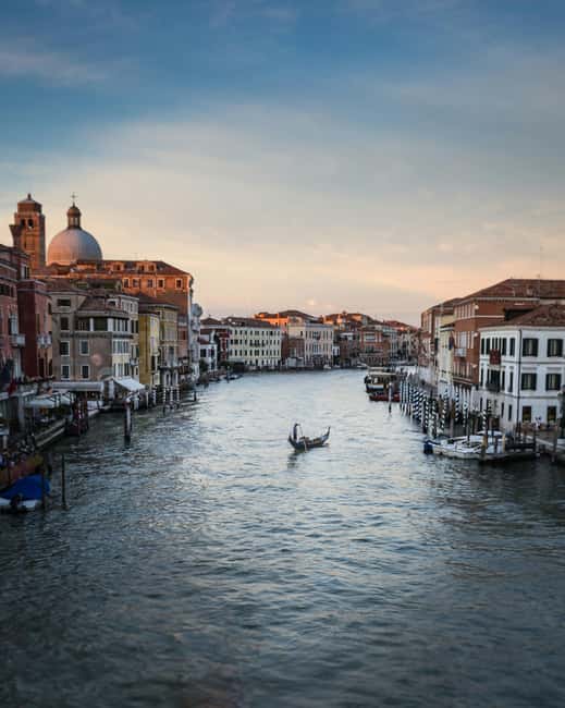 Venice: St. Mark’s Walking Tour & Gondola Traghetto Crossing - The smartphone audio guide is the real engine