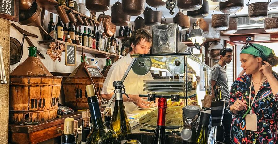 Venice: Street Food Tour with a Local Guide and Tastings - Gelato and the Dorsoduro Exit: Campo Santa Margherita
