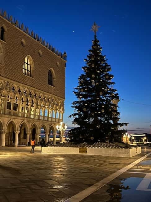 Venice: Sunrise Walking Tour with Espresso - Piazza San Marco before it gets crowded