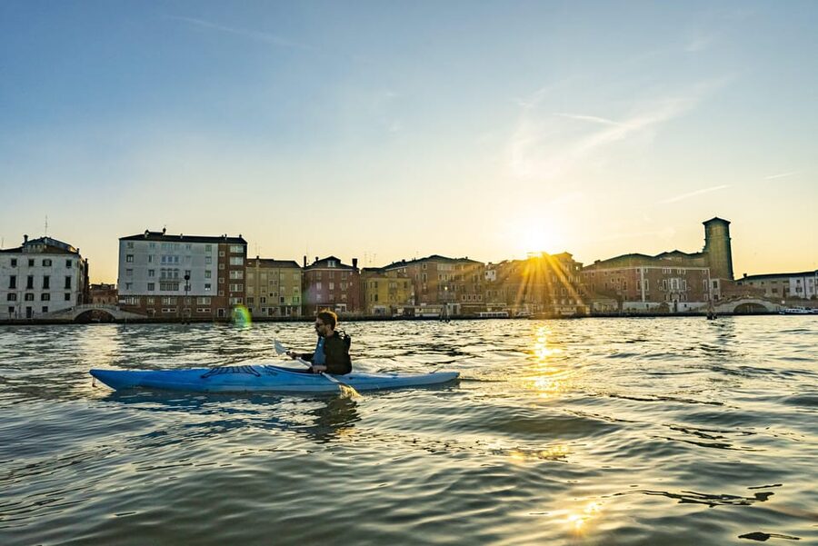 Venice: Sunset Kayak Tour in the Canals - The 100-minute flow: training first, then time on the water