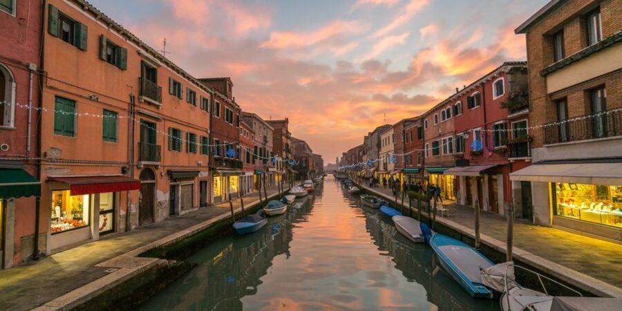 Venice: Sunset or Evening Gondola Tour - Sunset expectations: the schedule is fixed, the sun isn’t