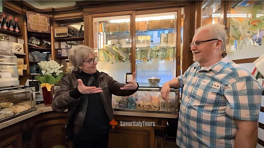 Venice: Sunset Walking Tour with Food and Wine Tastings - How the Guide Turns a Walk Into a Venice Lesson