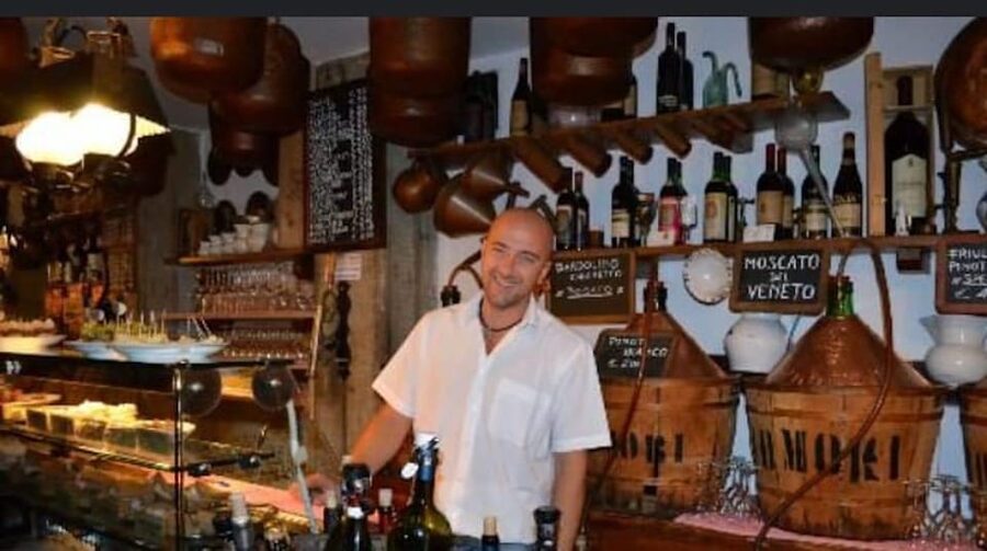 Venice: Sunset Walking Tour with Food and Wine Tastings - Meeting Near the Clock: Starting Without the Usual Venice Confusion
