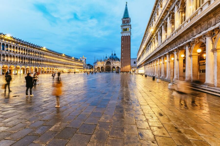 Venice: The Ghost & Legends Walking Tour - Venice at night: why Castello and Cannaregio change the city