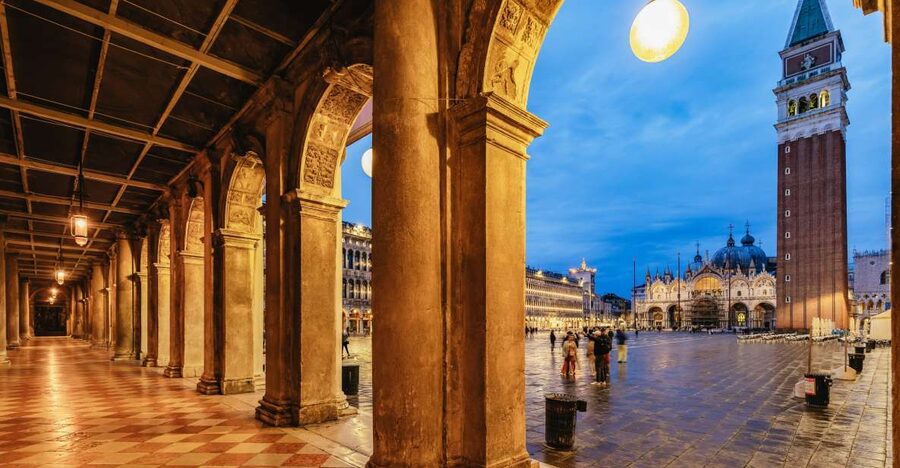 Venice: The Ghost & Legends Walking Tour - Your guide: storytelling that stays tied to specific places