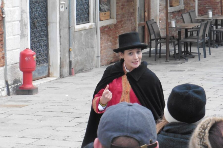 Venice:Theatrical Walking Carnival Show & Casanova's Secrets - Why This Codega-Led Carnival Walk Works