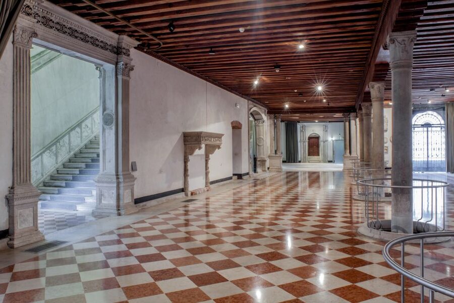 Venice: Ticket to Scuola Grande San Giovanni Evangelista - Oratory Hall and the True Cross relic (1369): faith with a story you can follow