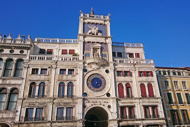 Venice Top attractions Walking Tour along the Canals - Stop 2: Ponte di Rialto for Classic Canal Views