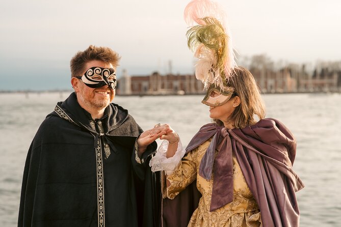 Venice: Tour and Photo Shoot with a Private Photographer. - Optional gondola ride and Venetian costumes (if you want to turn it up)
