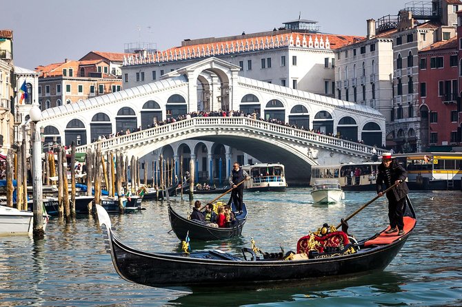 Venice Tour by High-Speed train from Florence - Meeting at Venezia Santa Lucia: start where the city begins