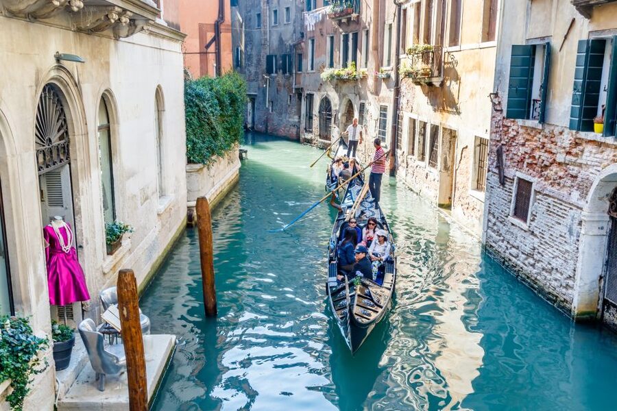 Venice: Traditional Shared Gondola Ride - Bridges, Palaces, and the Bridge of Sighs Decision